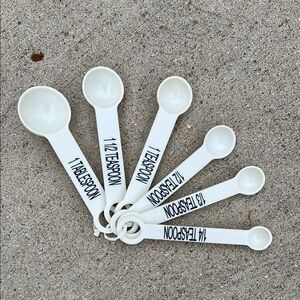 Vintage White Measuring Spoon Set